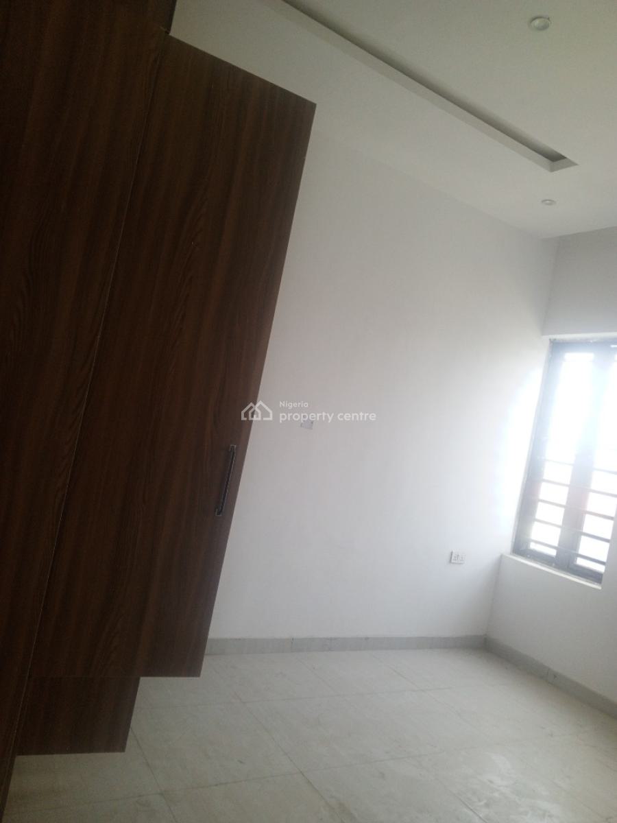 Well Maintain Standard Mini Flat, Off Otun Oba Via Itire/ikate Ijesha Road, Surulere, Oyo, Mini Flat (room and Parlour) for Rent