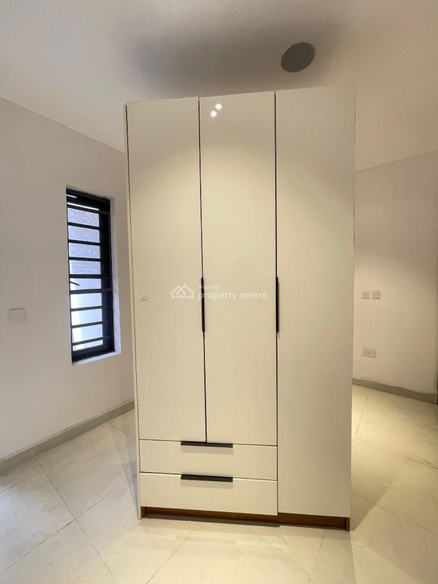Exquisite 2 Bedroom Apartment with a Good Access Road, Agungi, Lekki, Lagos, Flat / Apartment for Sale