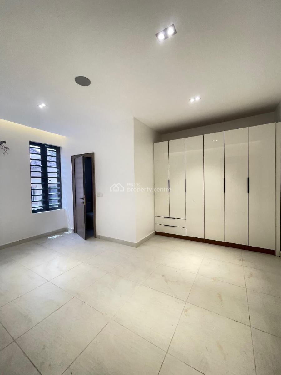Exquisite 2 Bedroom Apartment with a Good Access Road, Agungi, Lekki, Lagos, Flat / Apartment for Sale