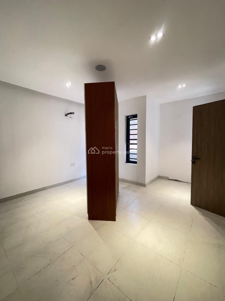 Exquisite 2 Bedroom Apartment with a Good Access Road, Agungi, Lekki, Lagos, Flat / Apartment for Sale