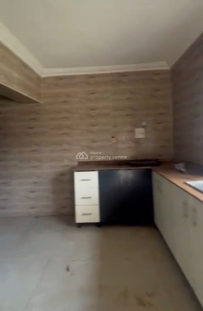 Spacious 2 Bedroom Flat, Pay & Pack in, 1st Floor, Wuye Main (tarred Road), Wuye, Abuja, Flat / Apartment for Rent