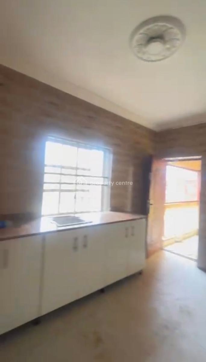 Spacious 2 Bedroom Flat, Pay & Pack in, 1st Floor, Wuye Main (tarred Road), Wuye, Abuja, Flat / Apartment for Rent