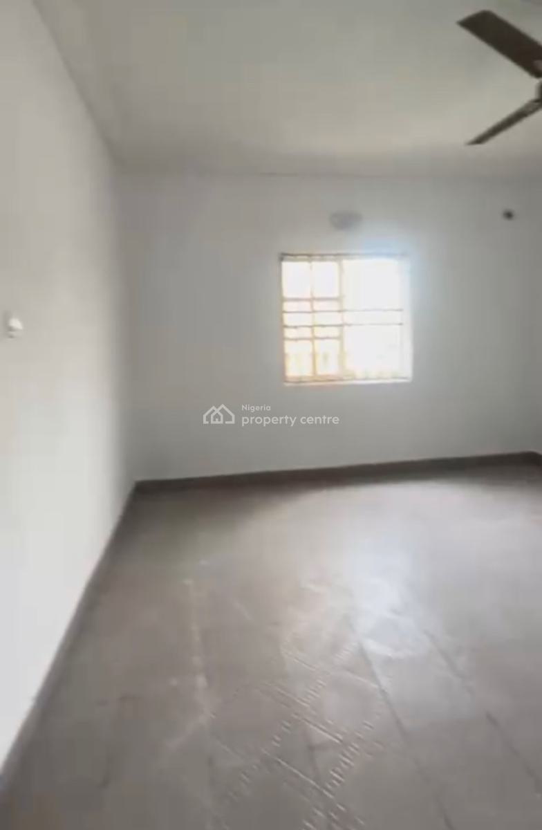 Spacious 2 Bedroom Flat, Pay & Pack in, 1st Floor, Wuye Main (tarred Road), Wuye, Abuja, Flat / Apartment for Rent