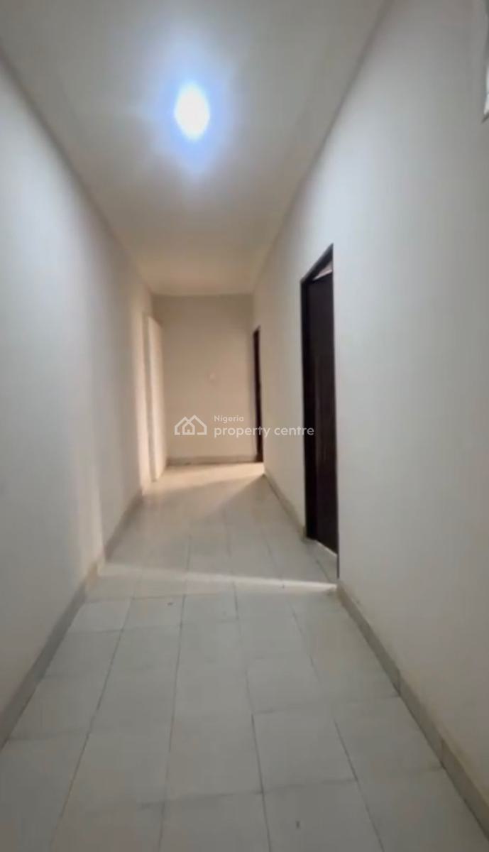 Spacious 2 Bedroom Flat, Pay & Pack in, 1st Floor, Wuye Main (tarred Road), Wuye, Abuja, Flat / Apartment for Rent