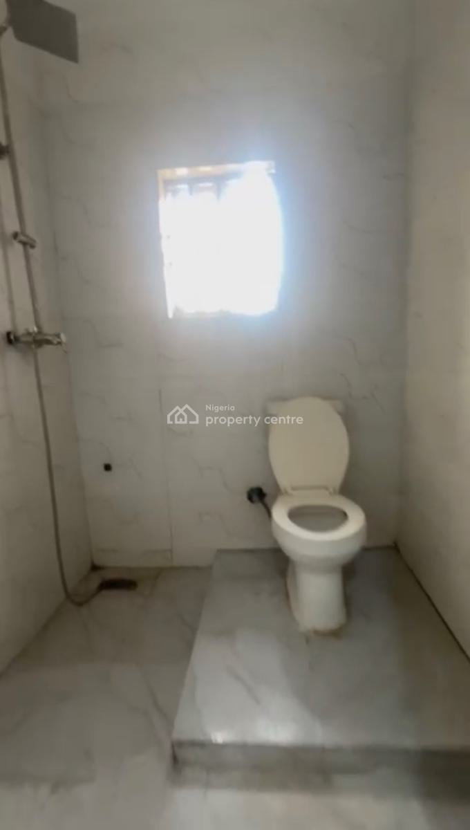 Spacious 2 Bedroom Flat, Pay & Pack in, 1st Floor, Wuye Main (tarred Road), Wuye, Abuja, Flat / Apartment for Rent