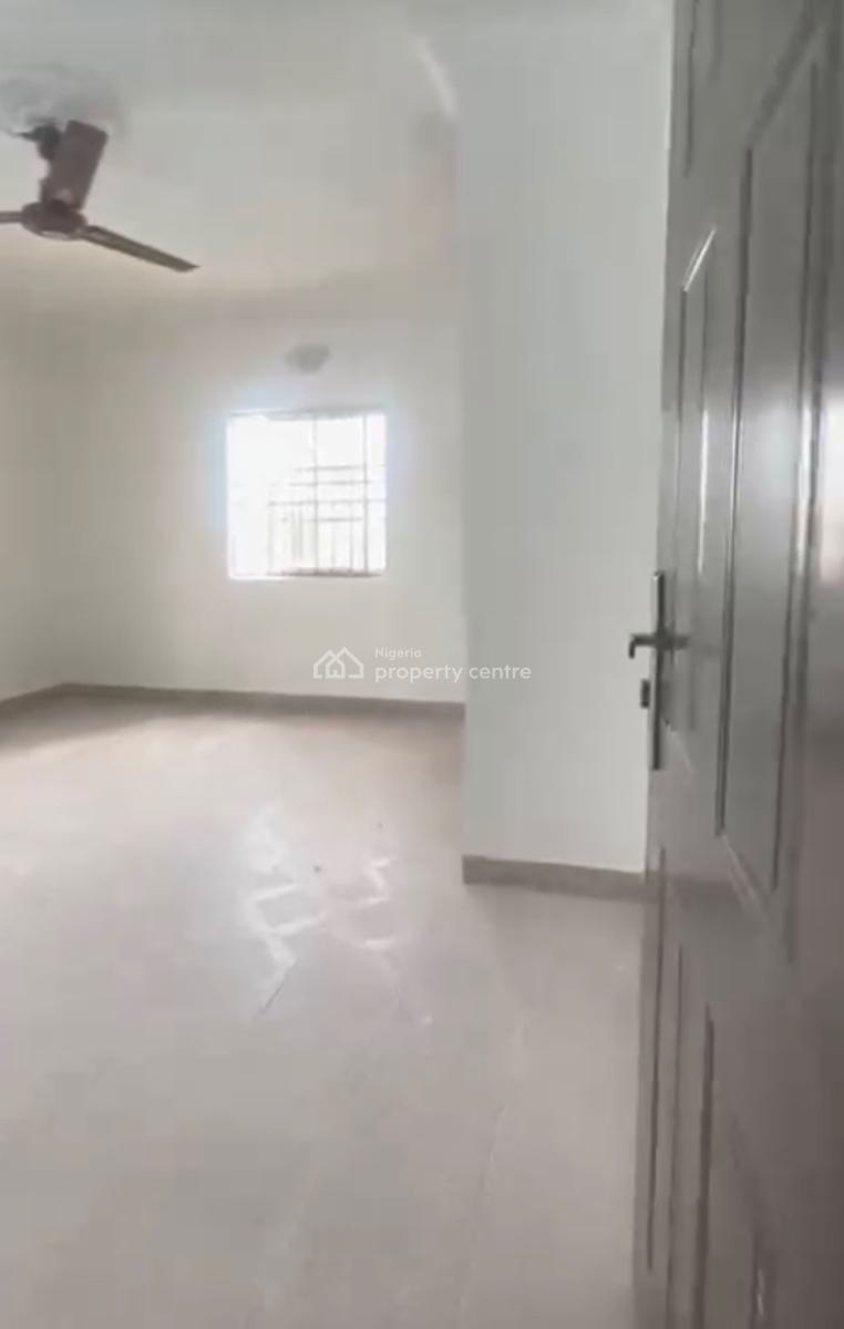 Spacious 2 Bedroom Flat, Pay & Pack in, 1st Floor, Wuye Main (tarred Road), Wuye, Abuja, Flat / Apartment for Rent