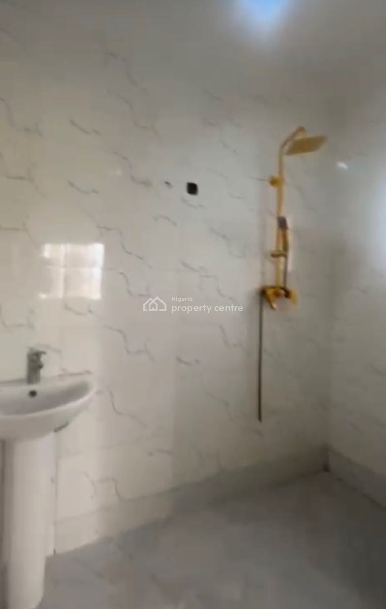 Spacious 2 Bedroom Flat, Pay & Pack in, 1st Floor, Wuye Main (tarred Road), Wuye, Abuja, Flat / Apartment for Rent