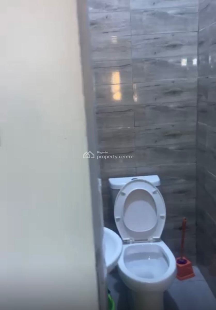 Spacious 2 Bedroom Apartment, Ologolo, Lekki, Lagos, Flat / Apartment for Rent