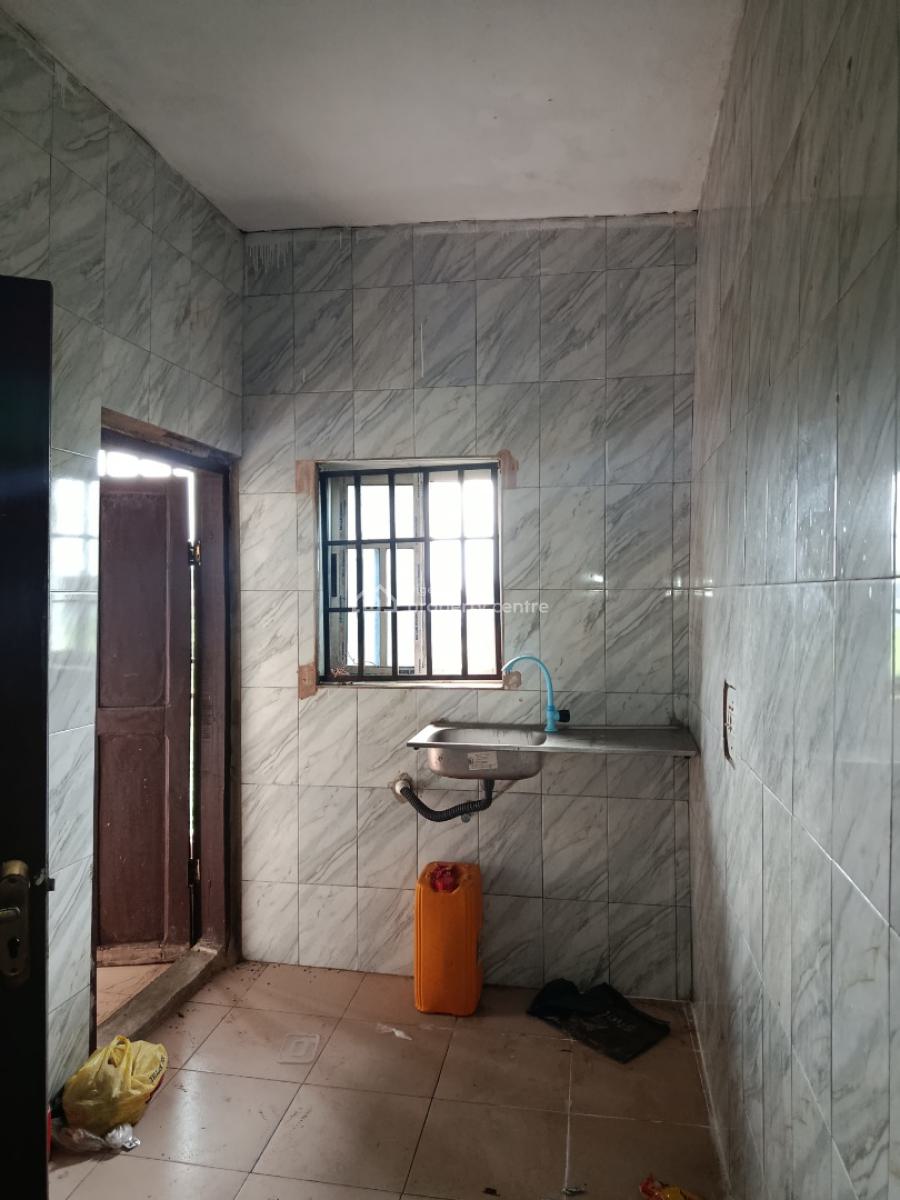 2 Bedroom Apartment, Upstairs, Pounds and Dollars Estate, Mcc Road, Owerri Municipal, Imo, Flat / Apartment for Rent