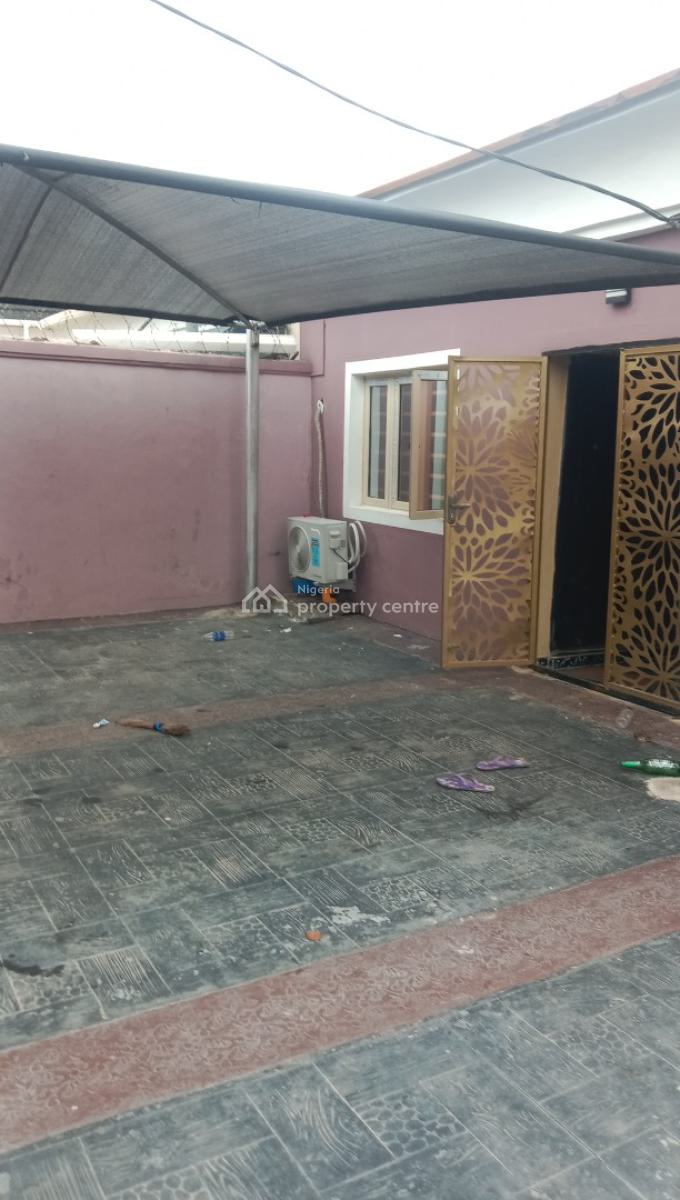 Very Large 3 Bedrooms Space, Top Floor, Abraham Adesanya Axis Scheme 2, Lekki Phase 2, Lekki, Lagos, Flat / Apartment for Rent