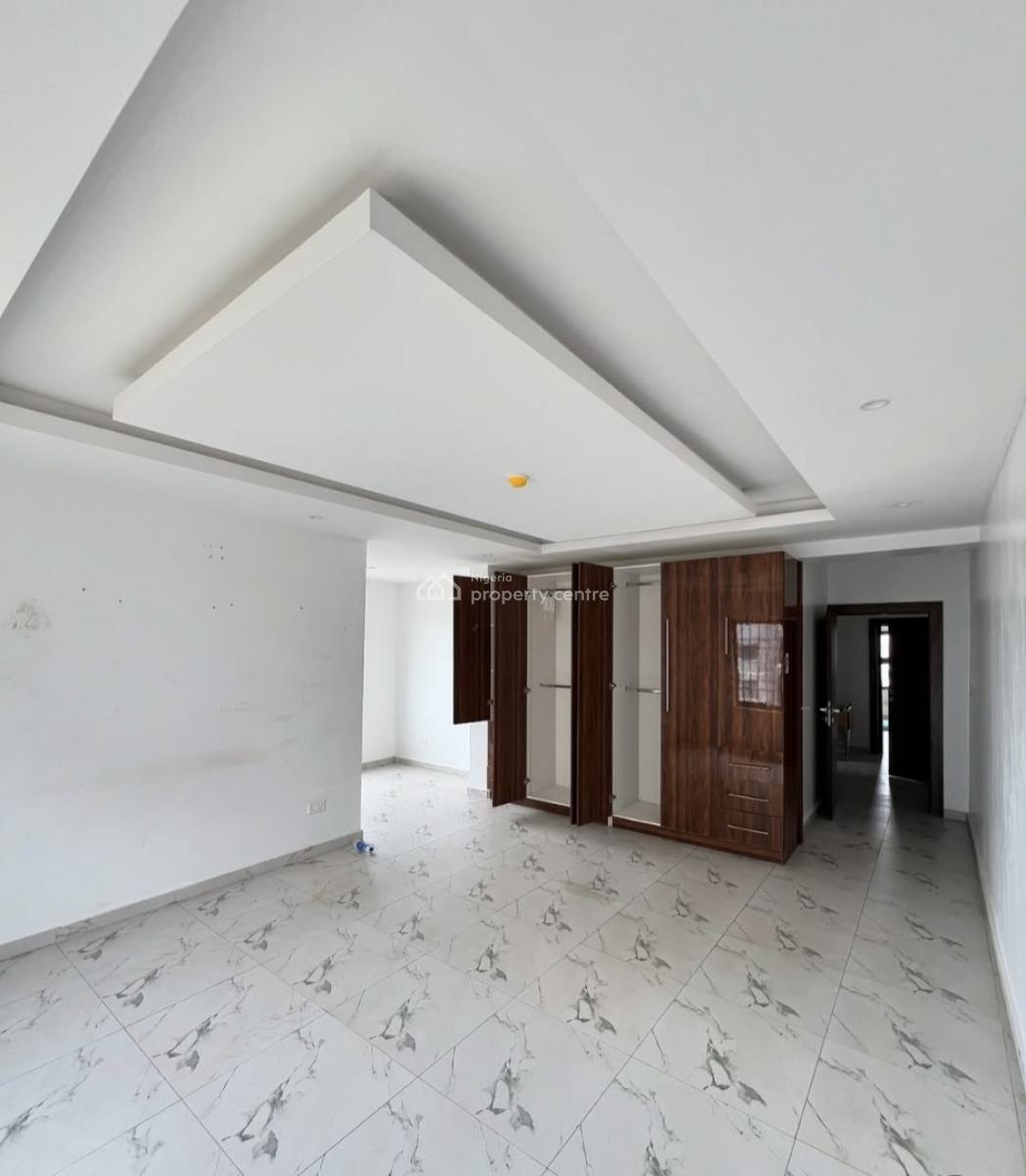 Serviced 3 Bedroom En-suite Flat with Fitted Kitchen/pantry, Cooker, Victoria Island (vi), Lagos, Flat / Apartment for Rent
