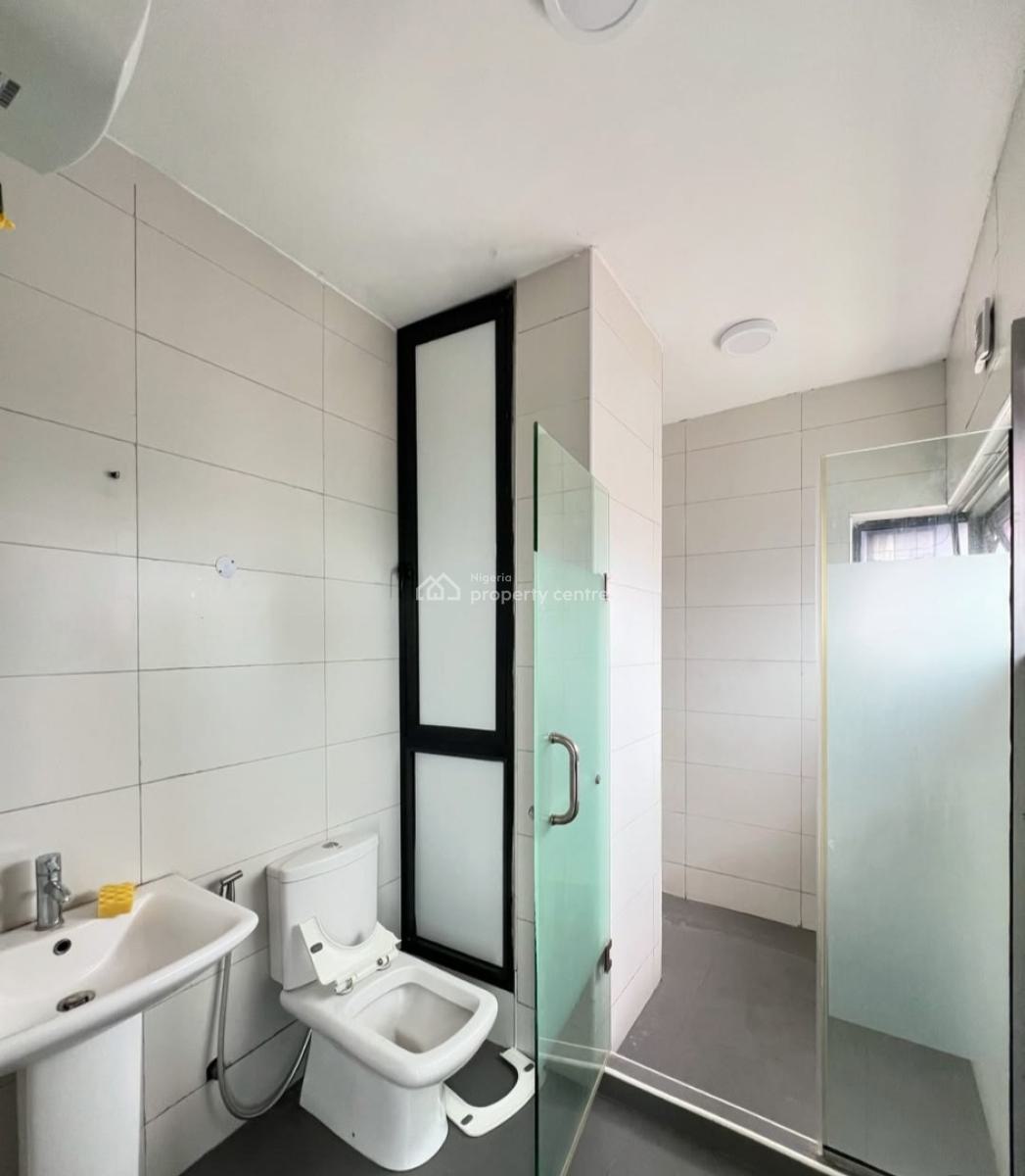 Serviced 3 Bedroom En-suite Flat with Fitted Kitchen/pantry, Cooker, Victoria Island (vi), Lagos, Flat / Apartment for Rent