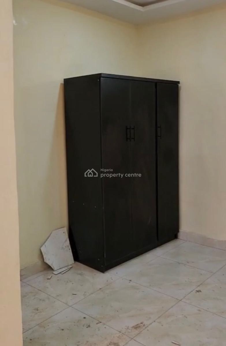 Distress Clean 2 Bedroom Flat, 2nd Floor,, Area 1, Garki, Abuja, Block of Flats for Sale