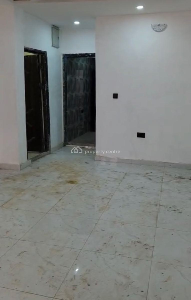 Distress Clean 2 Bedroom Flat, 2nd Floor,, Area 1, Garki, Abuja, Block of Flats for Sale