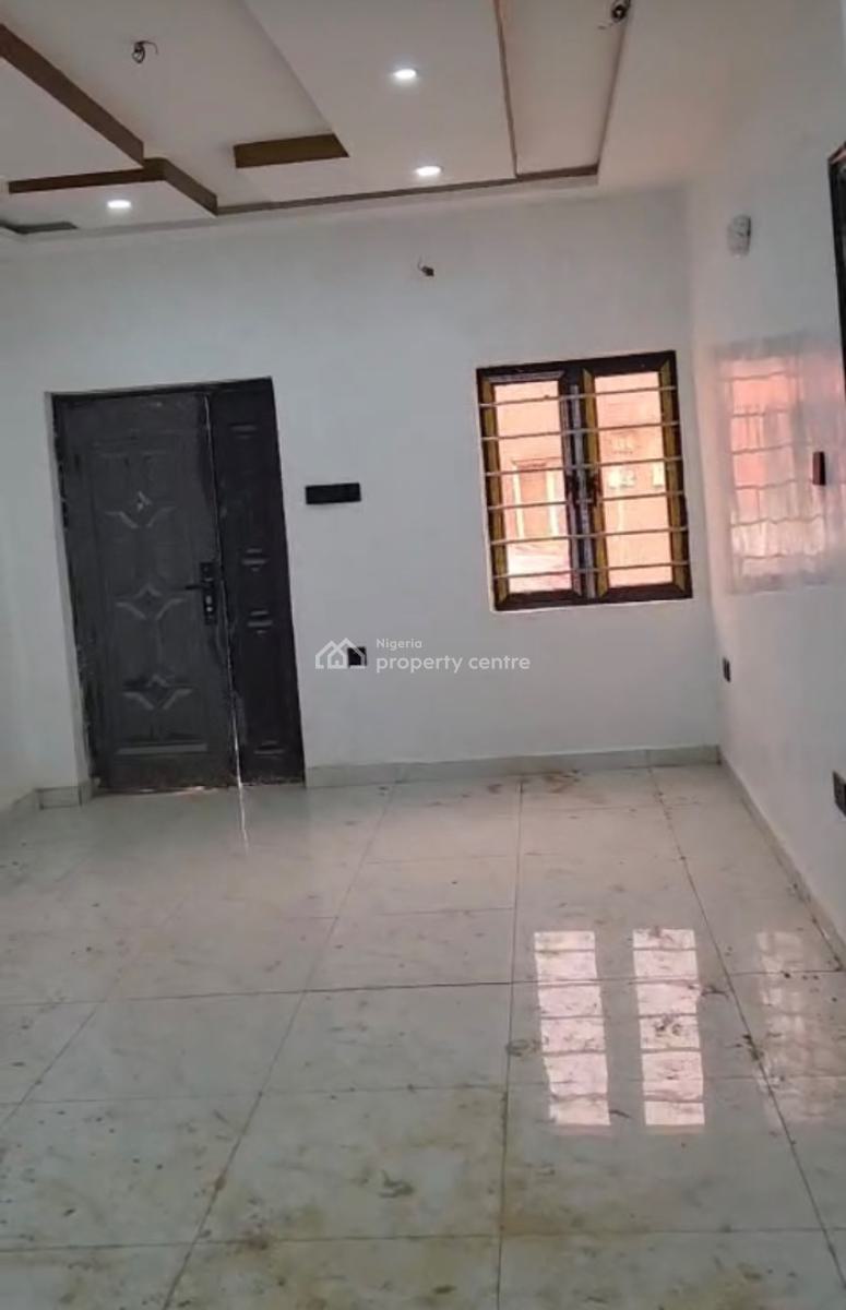 Distress Clean 2 Bedroom Flat, 2nd Floor,, Area 1, Garki, Abuja, Block of Flats for Sale