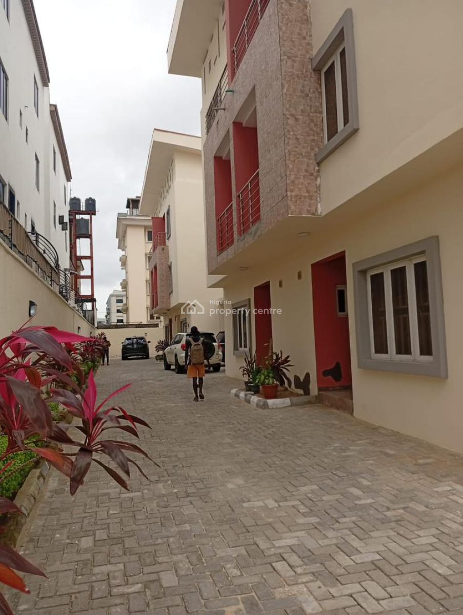 5 Bedrooms Detached House with a Room Bq., Lekki Phase 1, Lekki, Lagos, Detached Duplex for Rent
