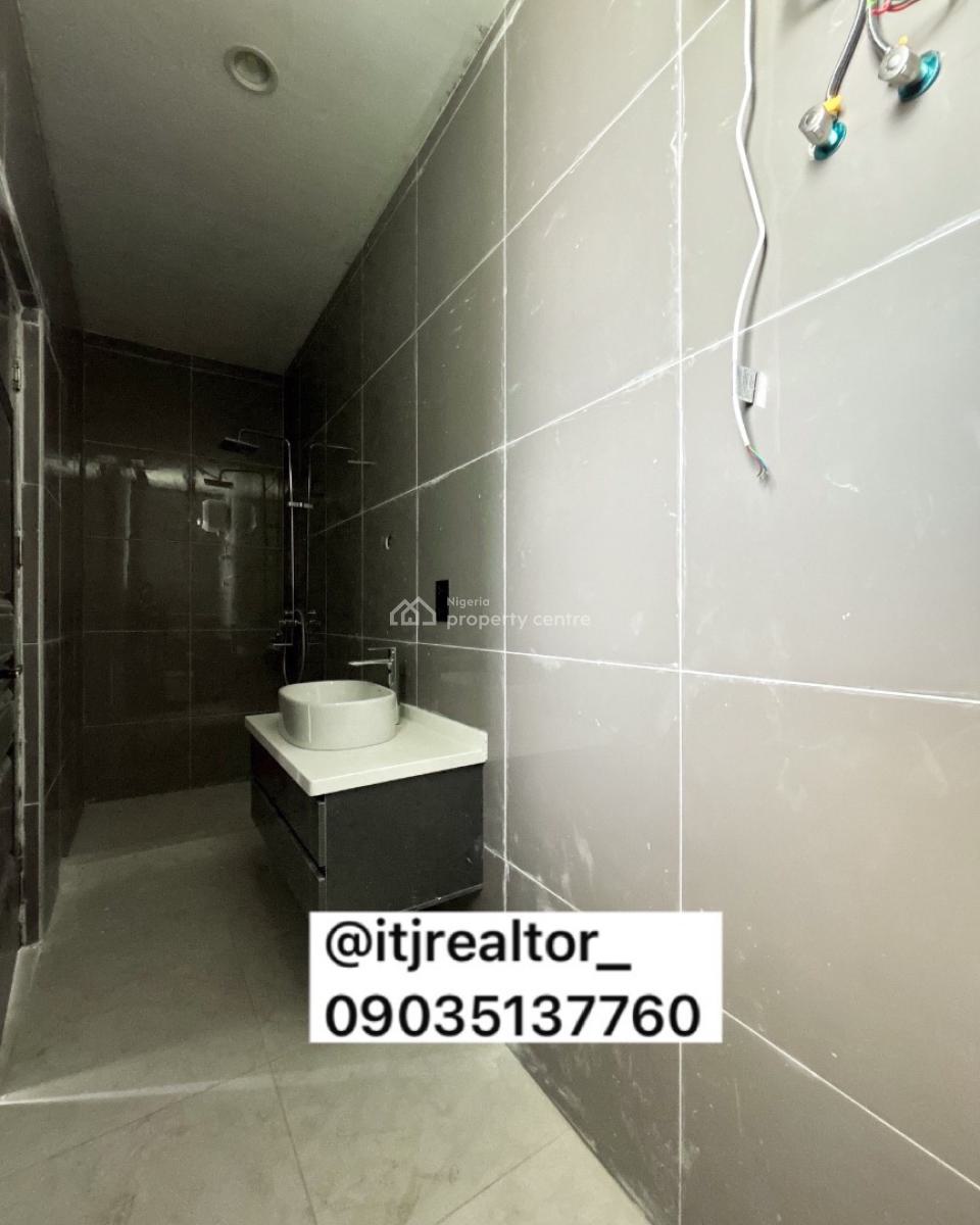 Lovely 2 Bedroom Apartment with Bq, Lekki Phase 1, Lekki Phase 1, Lekki, Lagos, Block of Flats for Sale