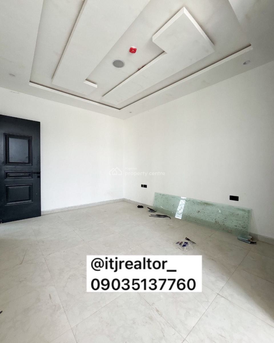 Lovely 2 Bedroom Apartment with Bq, Lekki Phase 1, Lekki Phase 1, Lekki, Lagos, Block of Flats for Sale