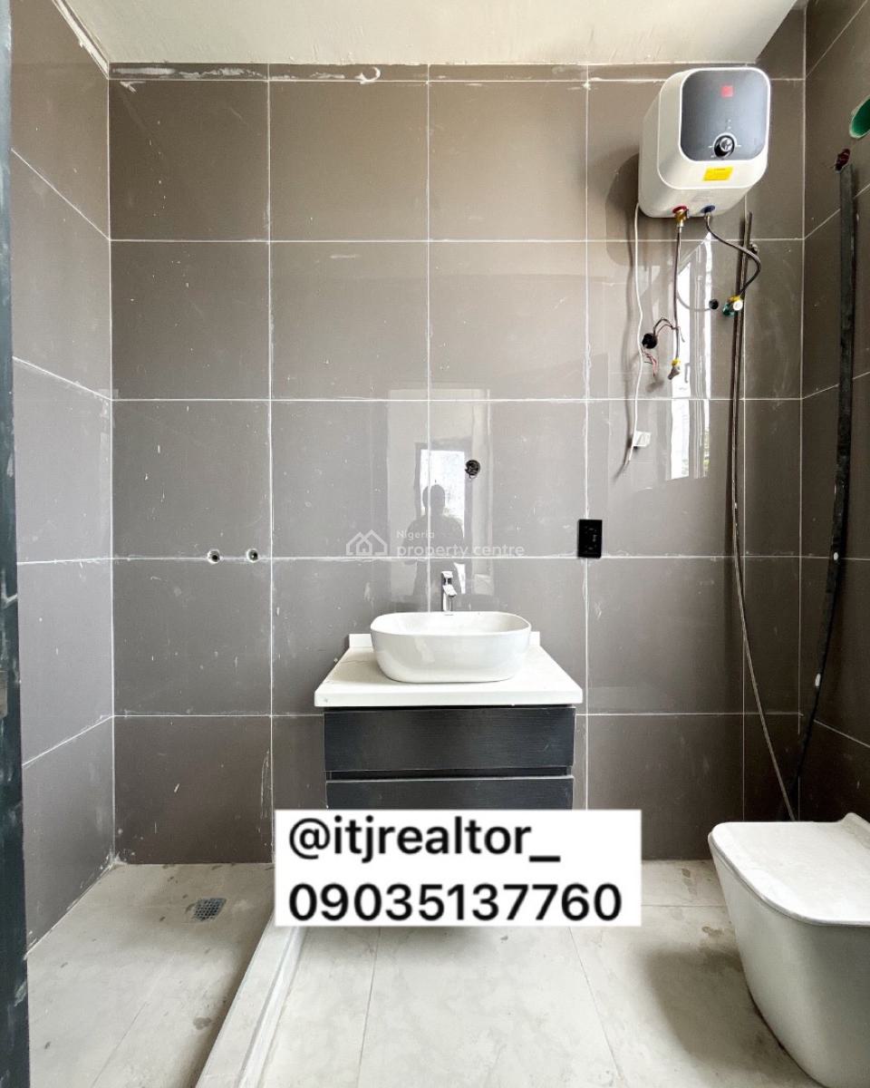 Lovely 2 Bedroom Apartment with Bq, Lekki Phase 1, Lekki Phase 1, Lekki, Lagos, Block of Flats for Sale