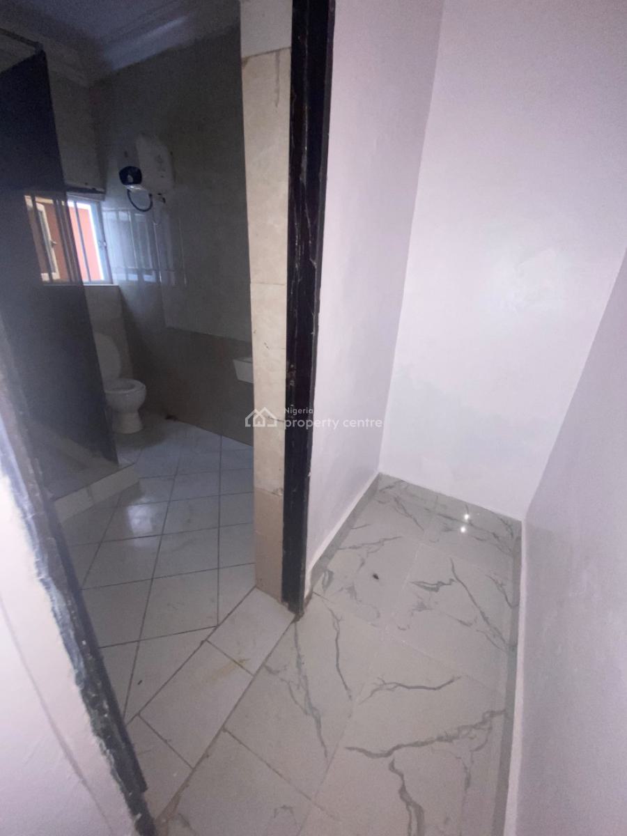 2 Bedroom Apartment Available in a Secured Call to Enter Estate, Bera Estate, Chevron, Lekki, Lagos, Flat / Apartment for Rent