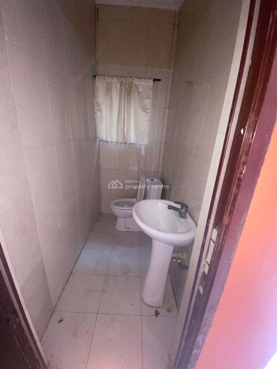 2 Bedroom Apartment Available in a Secured Call to Enter Estate, Bera Estate, Chevron, Lekki, Lagos, Flat / Apartment for Rent