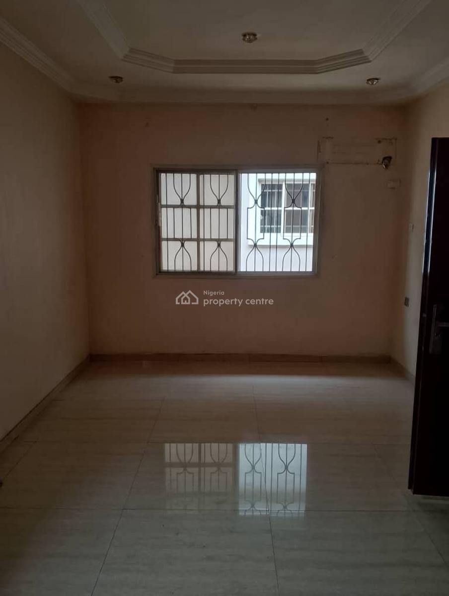 Well Maintained 3 Bedroom Apartment, Off Admiralty Way, Lekki Phase 1, Lekki, Lagos, Flat / Apartment for Rent