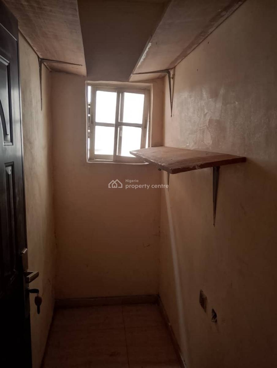 Well Maintained 3 Bedroom Apartment, Off Admiralty Way, Lekki Phase 1, Lekki, Lagos, Flat / Apartment for Rent