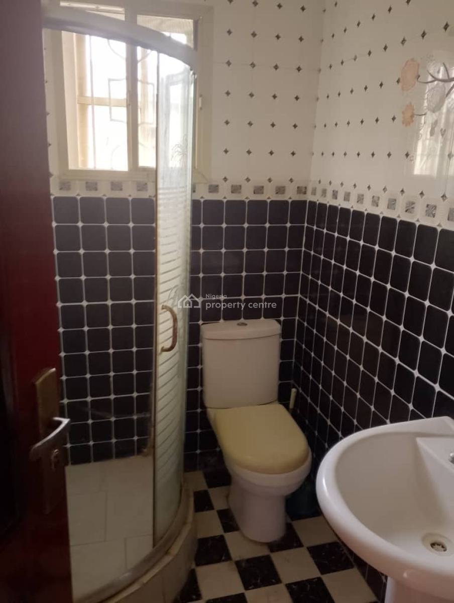 Well Maintained 3 Bedroom Apartment, Off Admiralty Way, Lekki Phase 1, Lekki, Lagos, Flat / Apartment for Rent