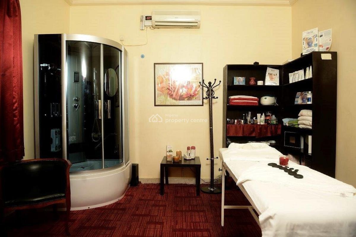 Hotel in Dolphin Extension, Ikoyi, Available, Ikoyi, Lagos, Hotel / Guest House for Sale