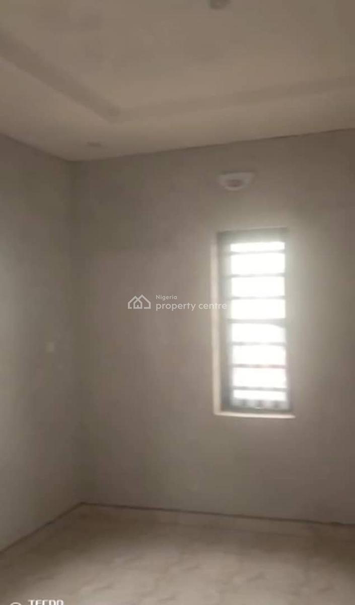 Lovely 2 Bedroom Flat, Abeokuta Street, Adekunle, Yaba, Lagos, Flat / Apartment for Rent
