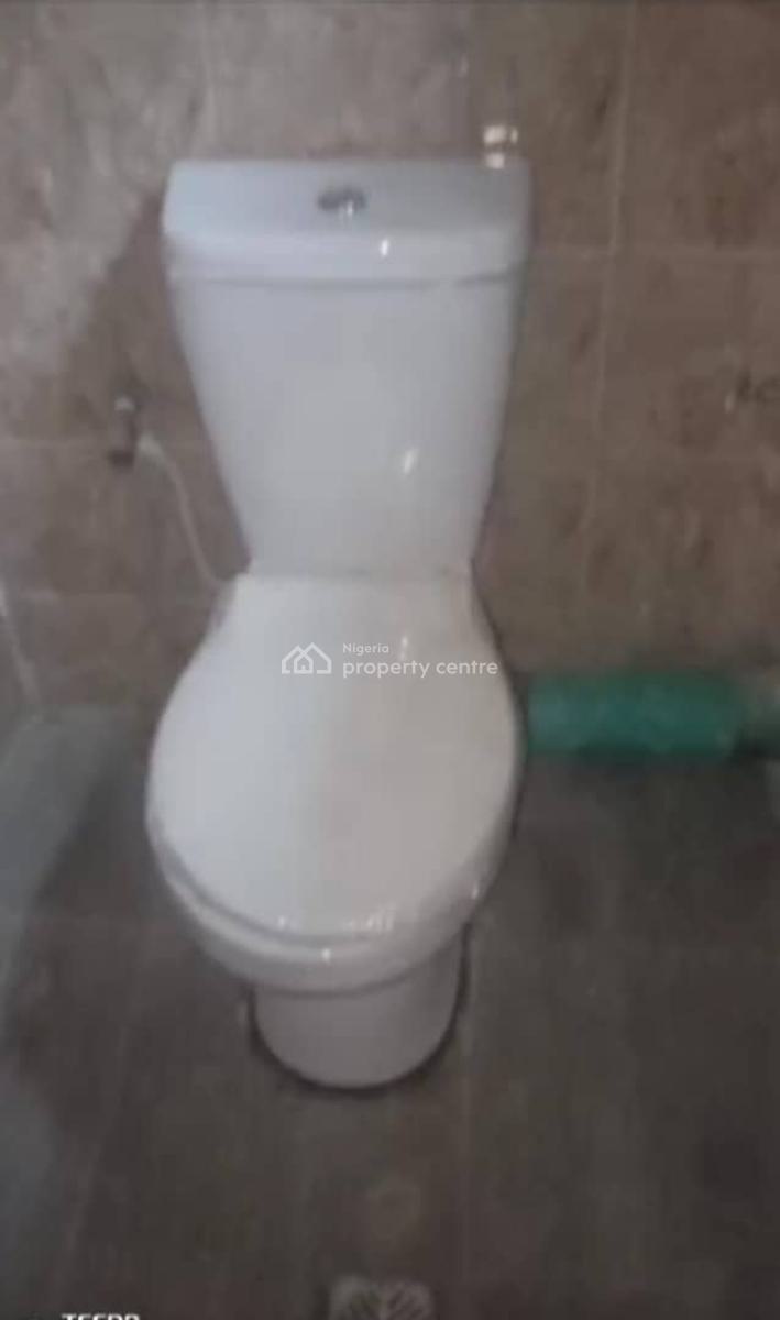 Lovely 2 Bedroom Flat, Abeokuta Street, Adekunle, Yaba, Lagos, Flat / Apartment for Rent