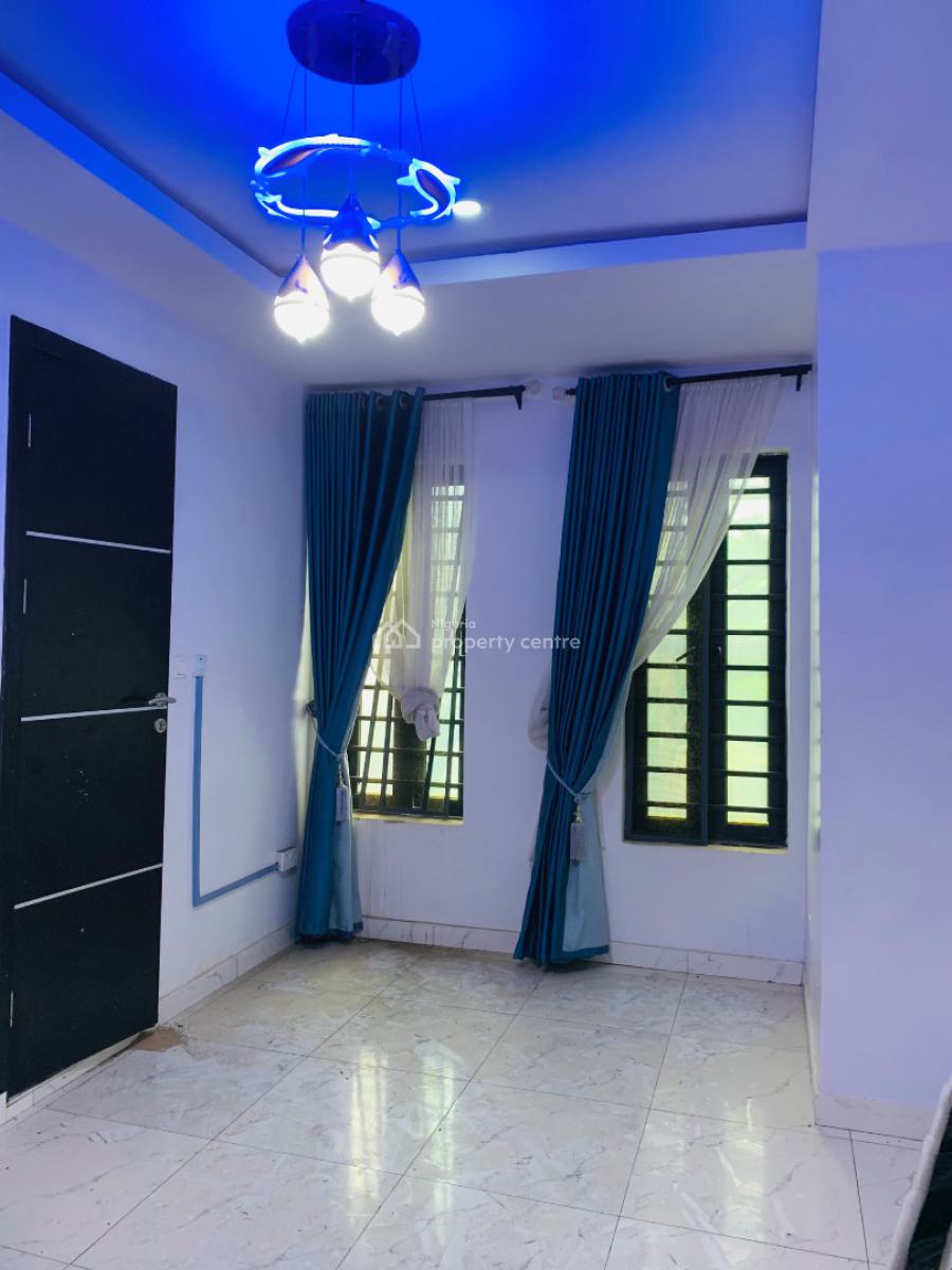 Neat 2 Bedroom Apartment, Ologolo, Lekki, Lagos, Flat / Apartment for Sale