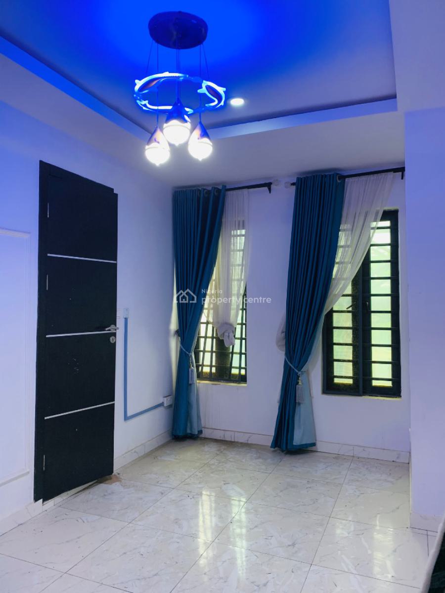 Neat 2 Bedroom Apartment, Ologolo, Lekki, Lagos, Flat / Apartment for Sale