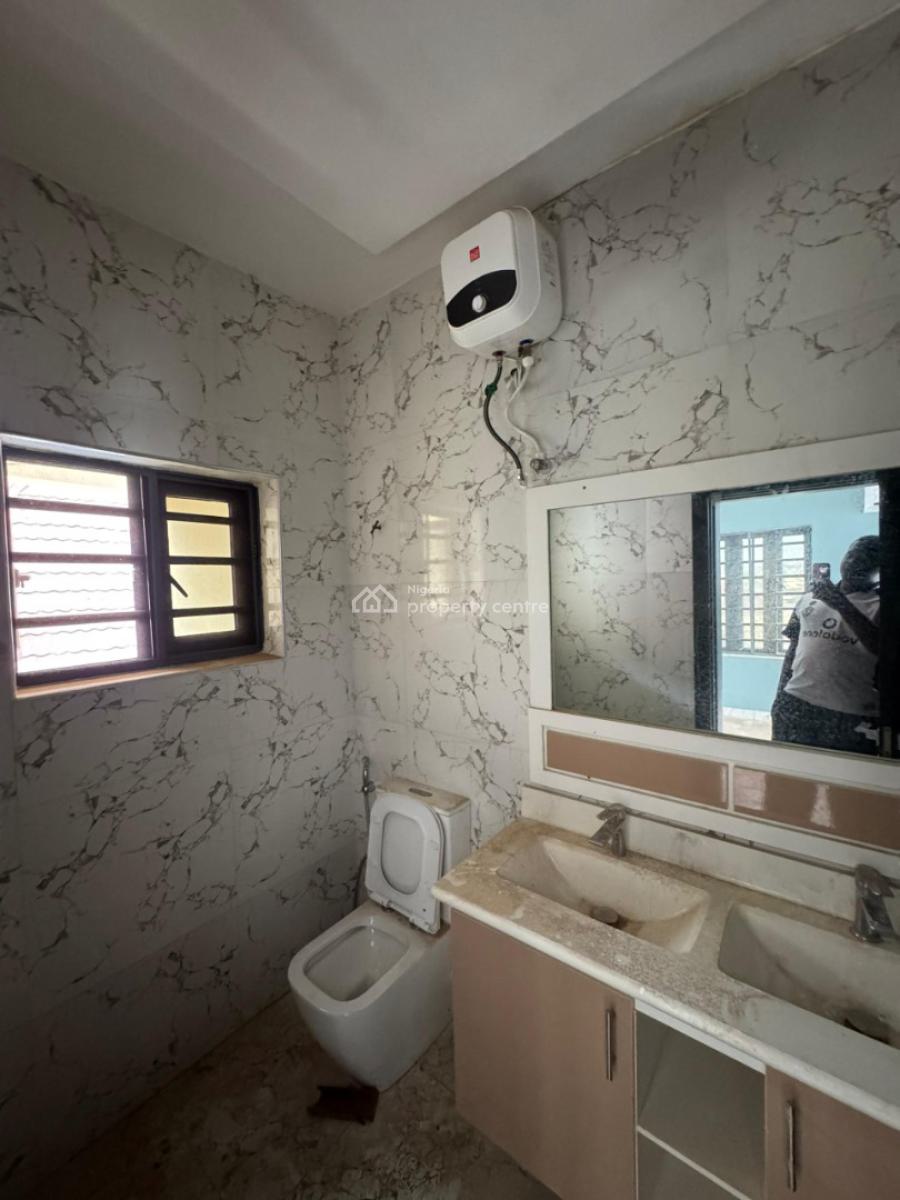 Semi-furnished 2-bedroom Modern Penthouse in a Prime Estate, Engr. Lere Adigun Gra, Basorun, Ibadan, Oyo, Detached Duplex for Rent