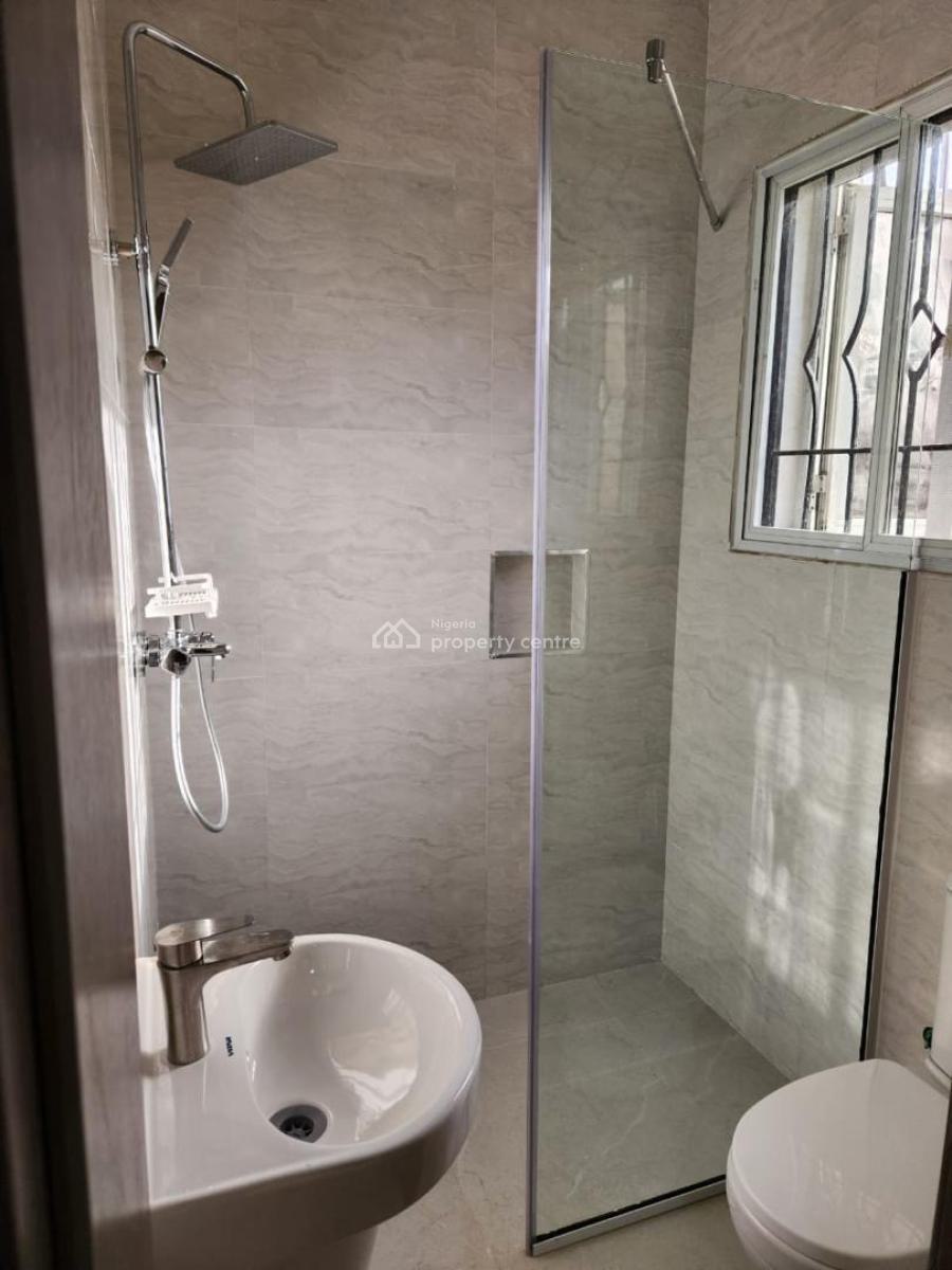 Luxury 3 Bedrooms Apartments with a Room Bq, Swimming Pool and Gym, Lekki Phase 1, Lekki, Lagos, Flat / Apartment for Rent