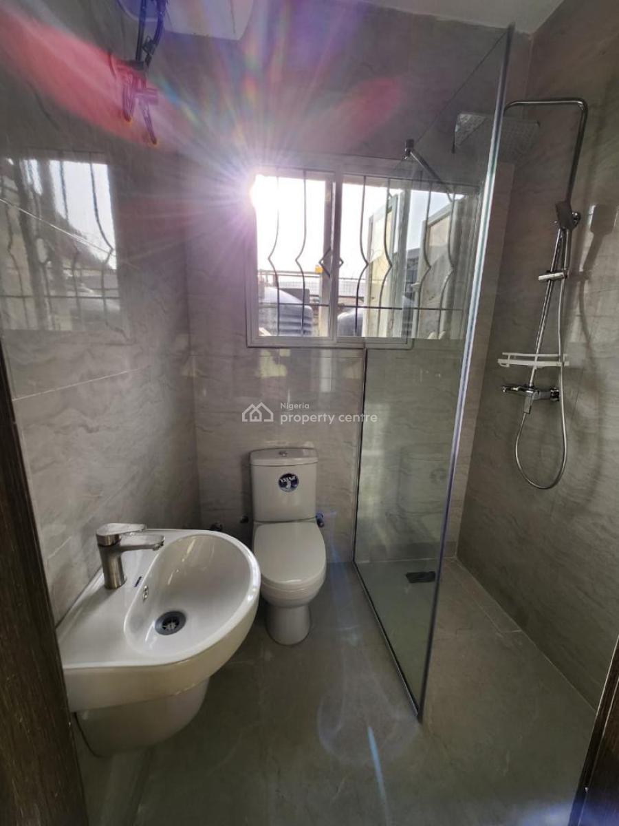 Luxury 3 Bedrooms Apartments with a Room Bq, Swimming Pool and Gym, Lekki Phase 1, Lekki, Lagos, Flat / Apartment for Rent