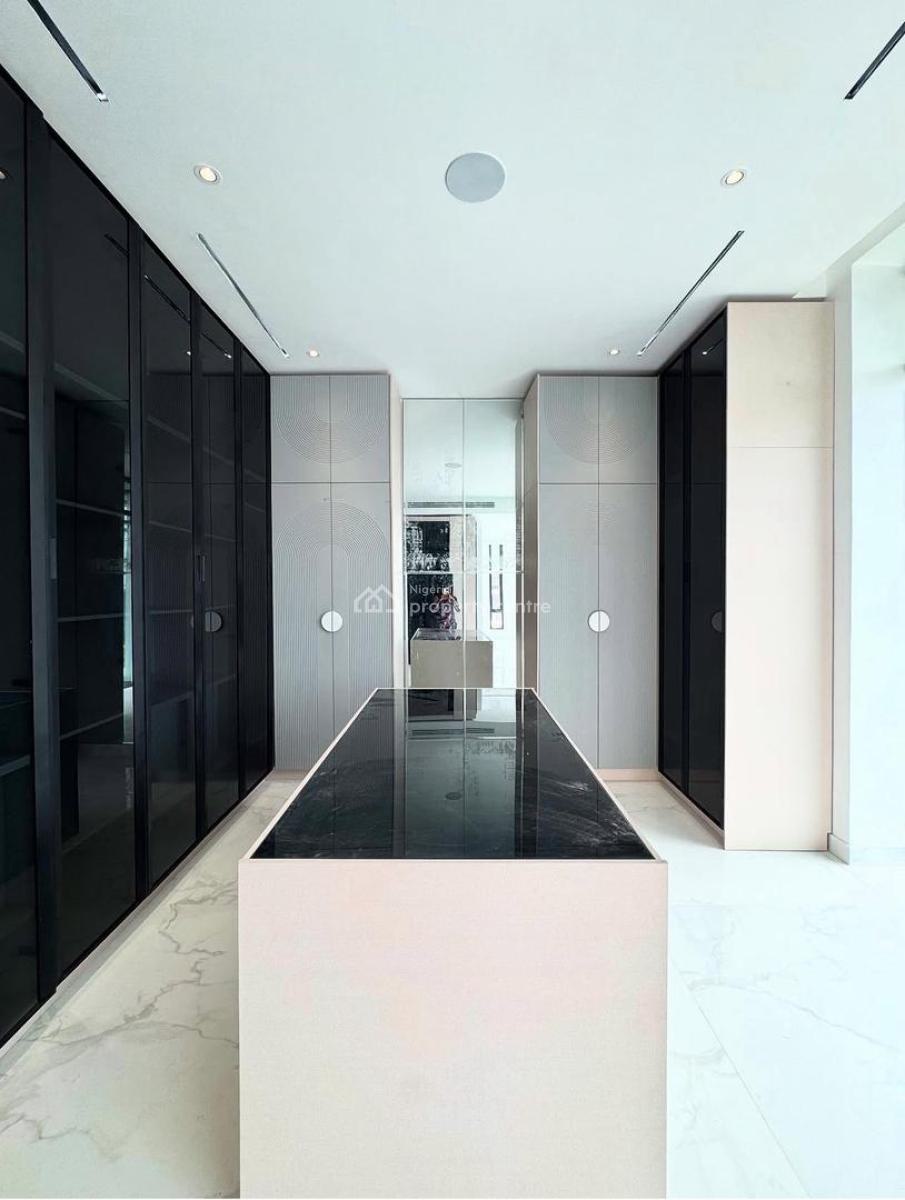 Grand Living! Bold Design! 5 Spacious Bedroom + 2 Bq, Pinnock Place, Osapa, Lekki, Lagos, Detached Duplex for Sale