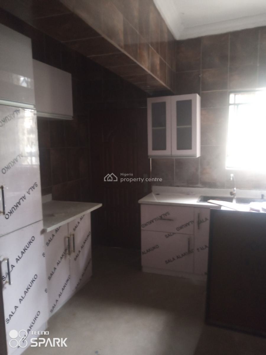 Renovated Three Bedroom Flat All Room Ensuite, Lekki Phase 1, Lekki, Lagos, Flat / Apartment for Rent
