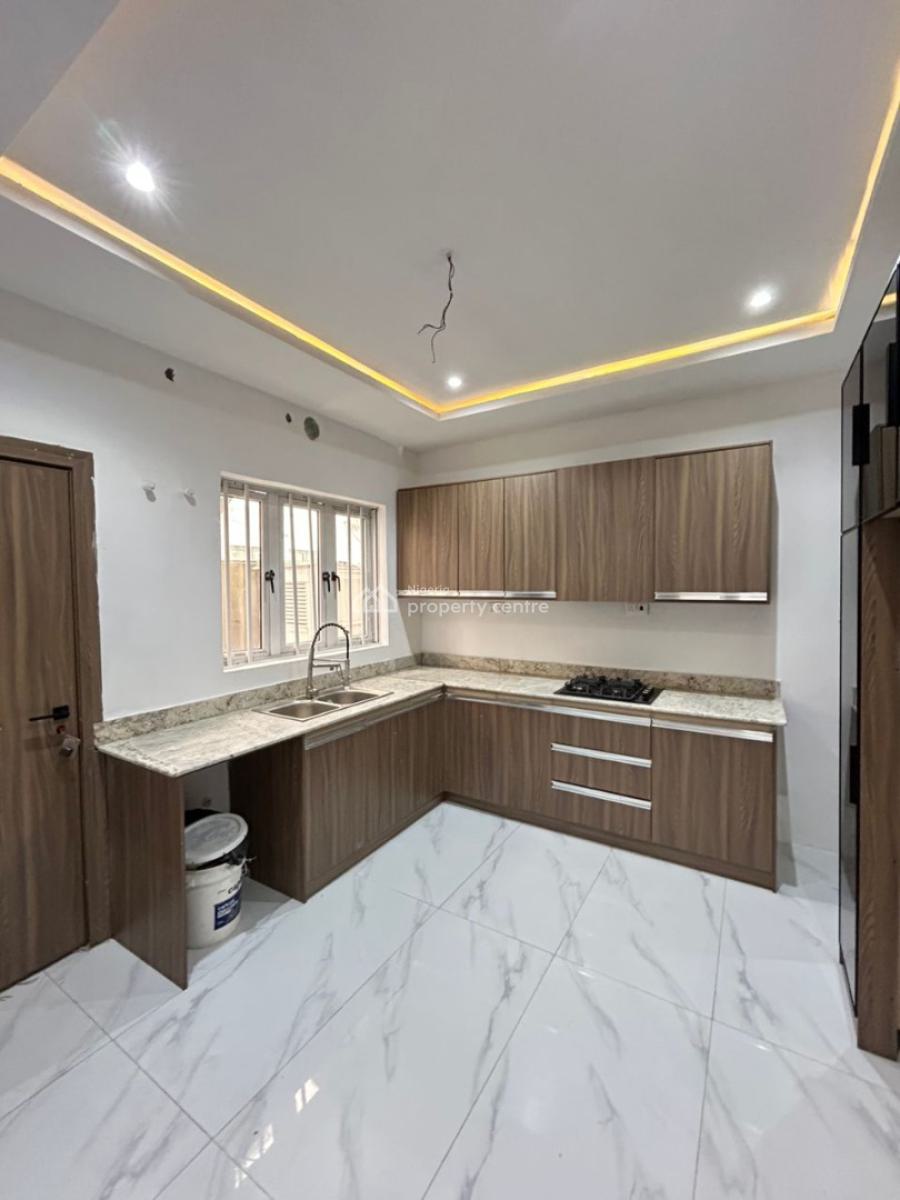 Beautifully Built 4 Bedroom Terrace Duplex with Bq, Lekki Phase 1, Lekki, Lagos, Terraced Duplex for Rent
