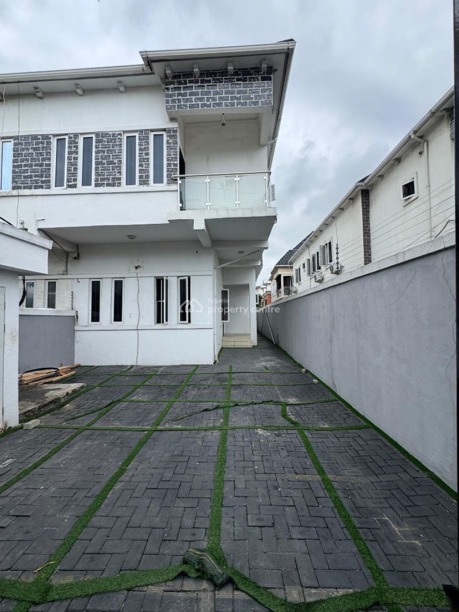 Maintained 4 Bedroom Semi Detached, Chevron, Lekki, Lagos, Semi-detached Duplex for Rent