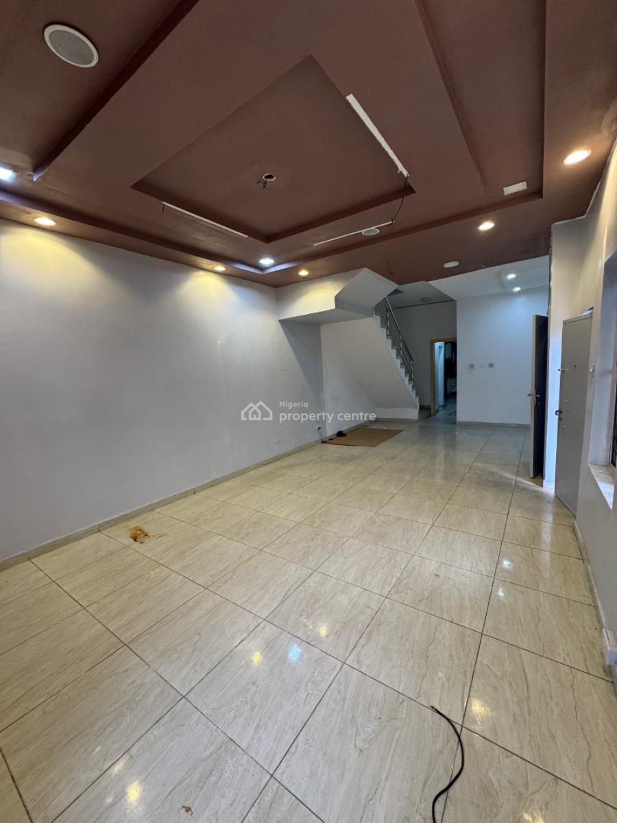 Maintained 4 Bedroom Semi Detached, Chevron, Lekki, Lagos, Semi-detached Duplex for Rent