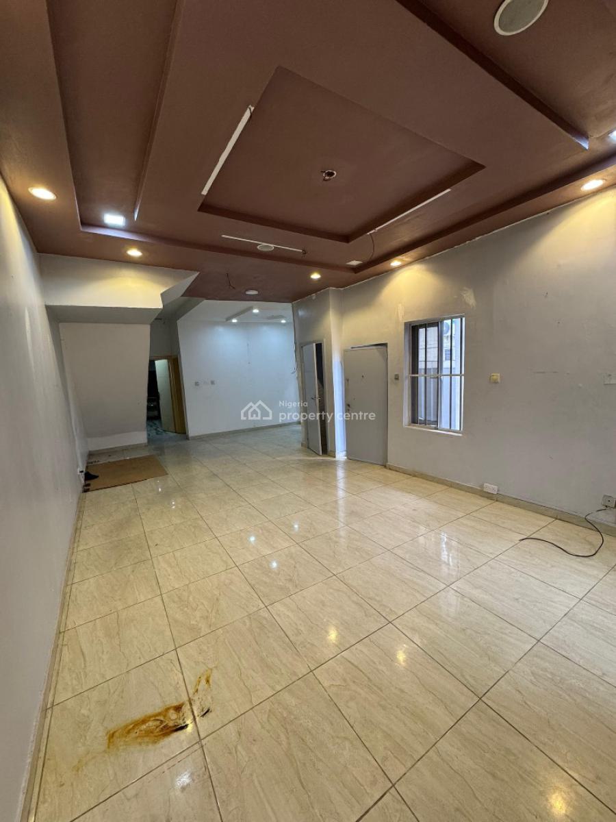 Maintained 4 Bedroom Semi Detached, Chevron, Lekki, Lagos, Semi-detached Duplex for Rent