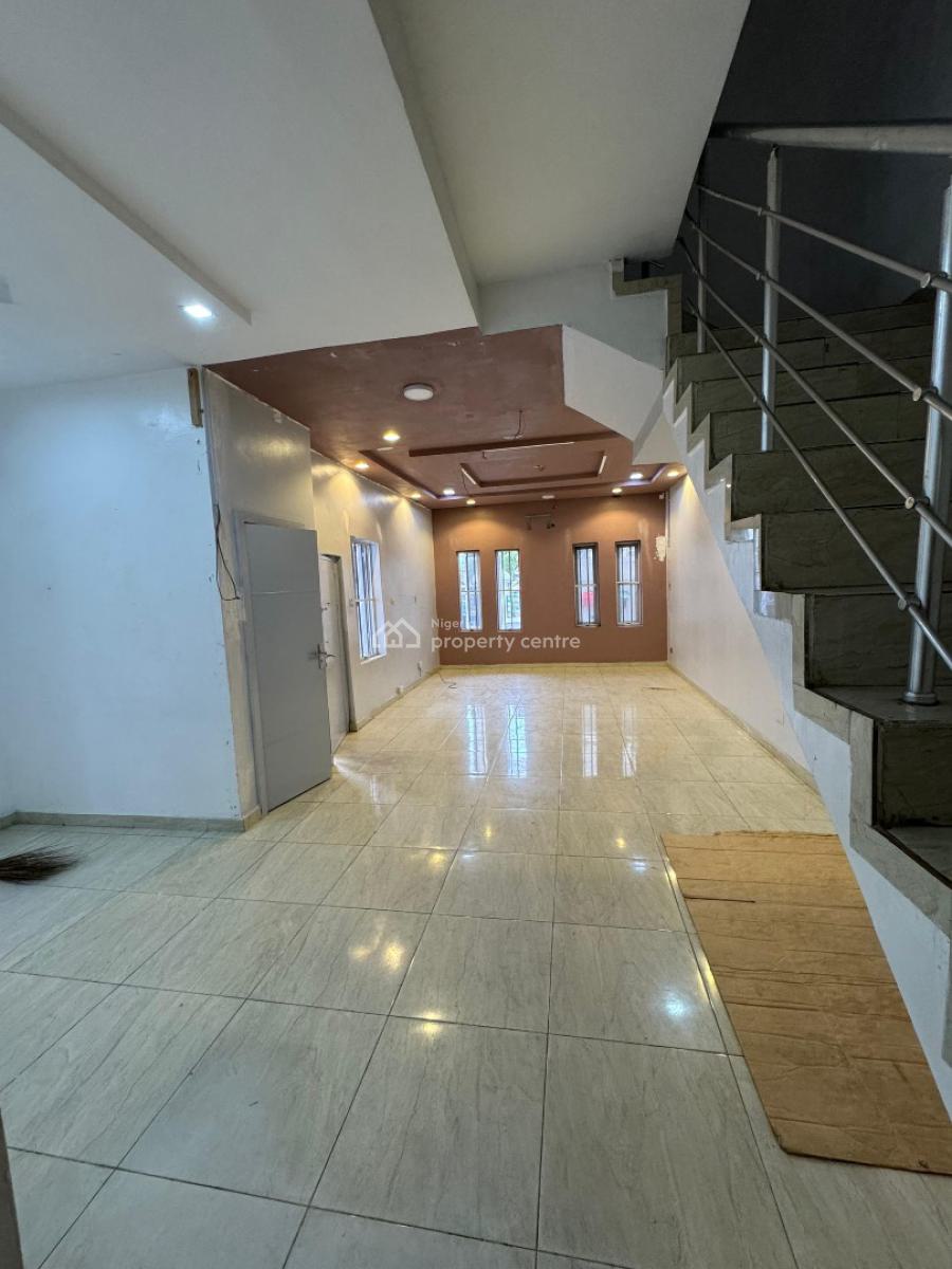 Maintained 4 Bedroom Semi Detached, Chevron, Lekki, Lagos, Semi-detached Duplex for Rent