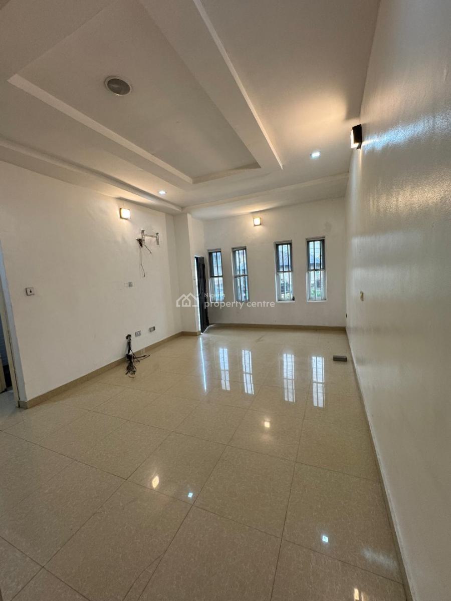 Maintained 4 Bedroom Semi Detached, Chevron, Lekki, Lagos, Semi-detached Duplex for Rent