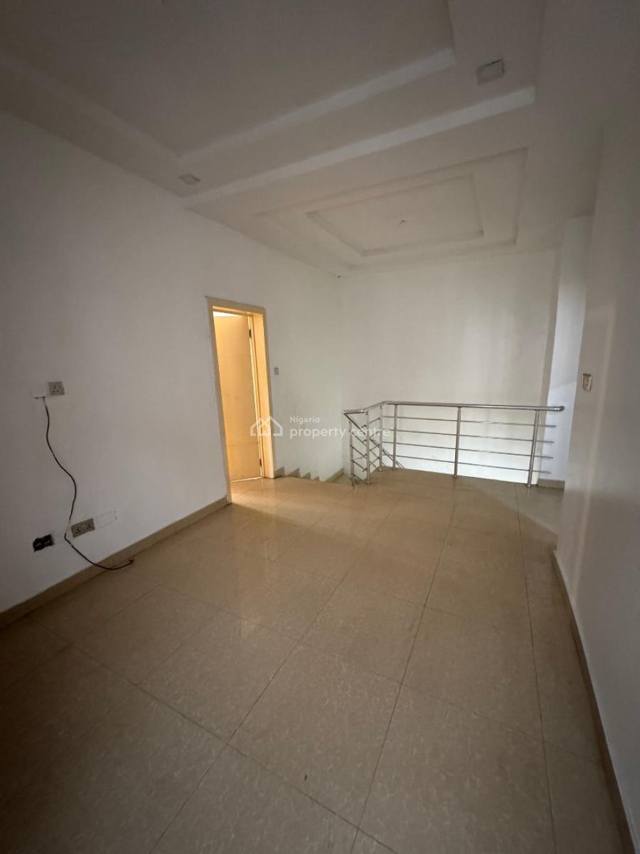 Maintained 4 Bedroom Semi Detached, Chevron, Lekki, Lagos, Semi-detached Duplex for Rent