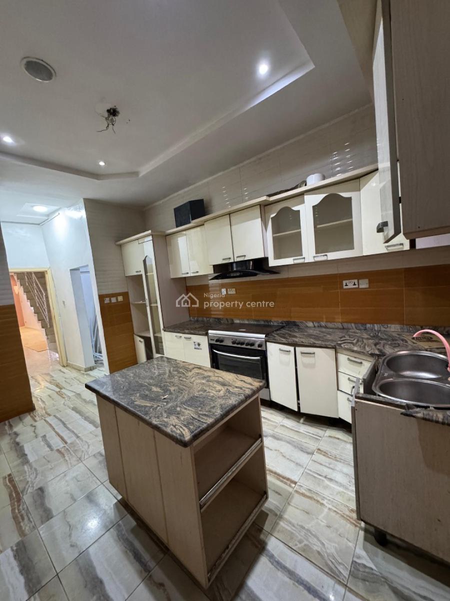 Maintained 4 Bedroom Semi Detached, Chevron, Lekki, Lagos, Semi-detached Duplex for Rent