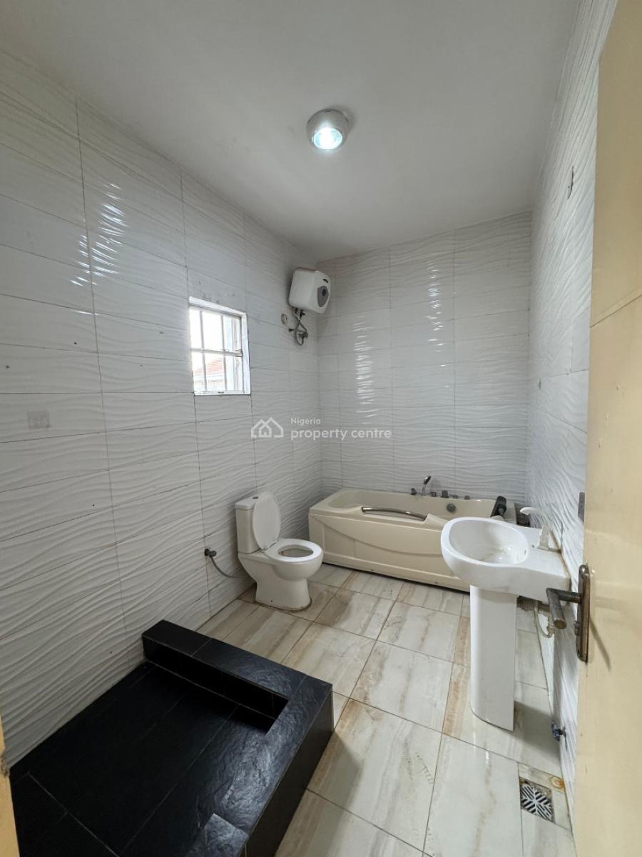 Maintained 4 Bedroom Semi Detached, Chevron, Lekki, Lagos, Semi-detached Duplex for Rent