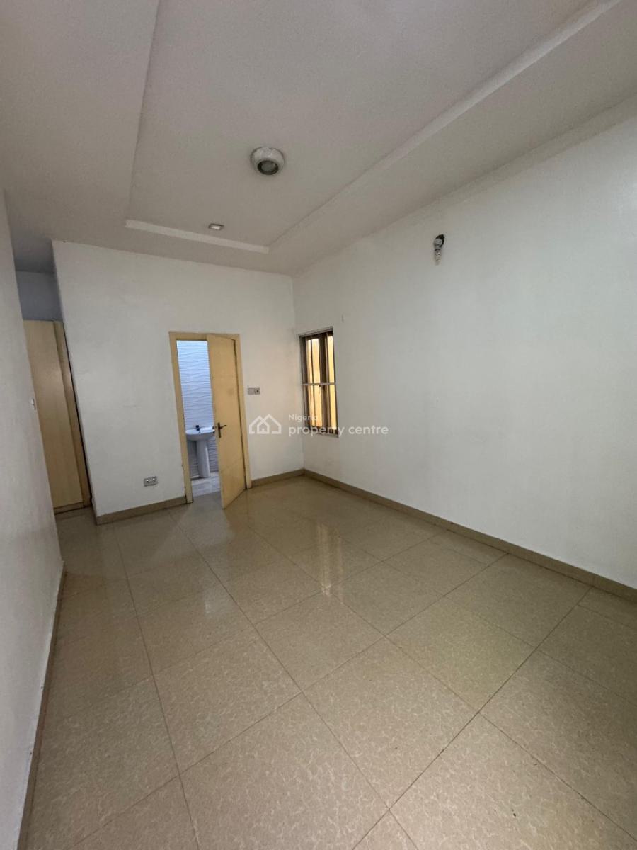 Maintained 4 Bedroom Semi Detached, Chevron, Lekki, Lagos, Semi-detached Duplex for Rent