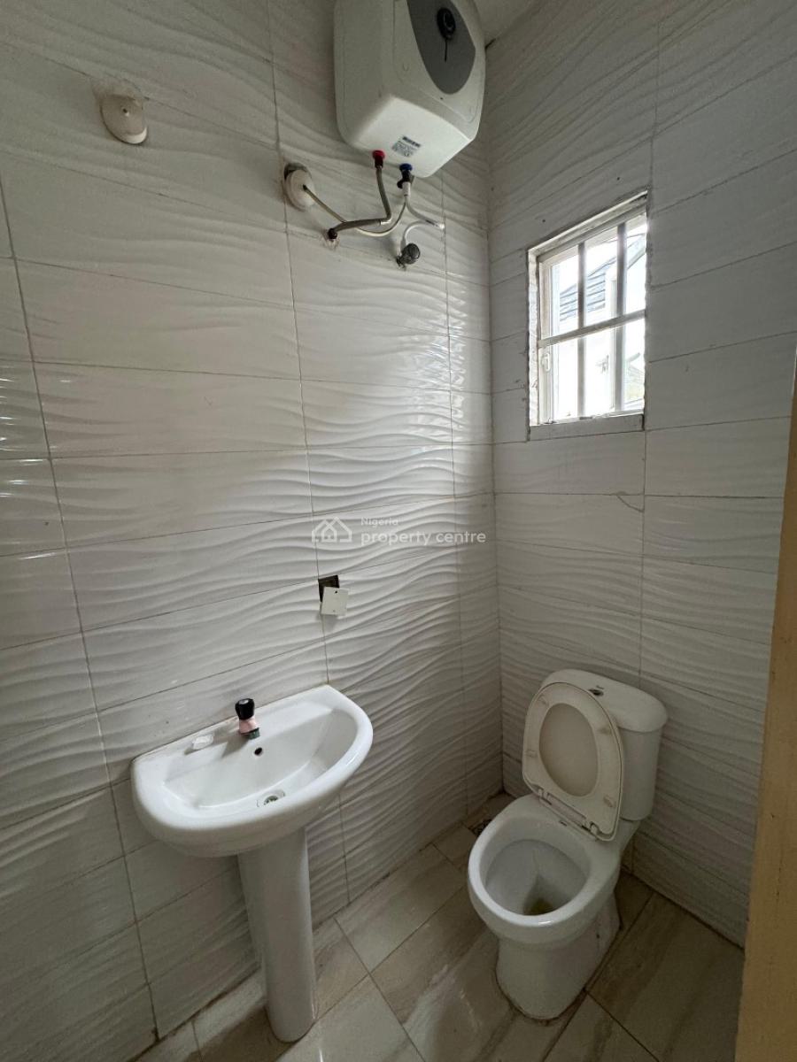 Maintained 4 Bedroom Semi Detached, Chevron, Lekki, Lagos, Semi-detached Duplex for Rent