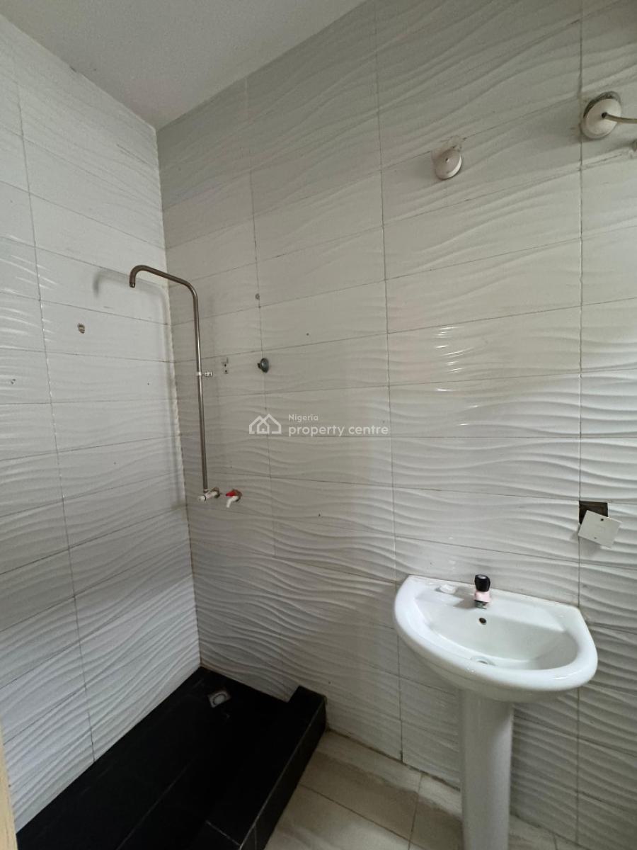 Maintained 4 Bedroom Semi Detached, Chevron, Lekki, Lagos, Semi-detached Duplex for Rent